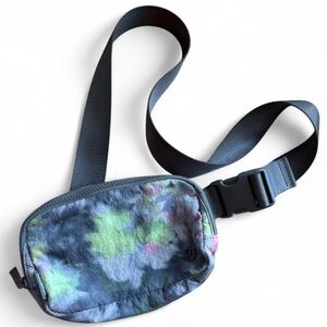 BNWOT lululemon Everywhere Belt Bag O/S HYD1/ROVR Hyper Dye Rover Multi 1L